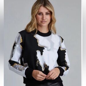 Noli Monochrome Sweatshirt with Black Accents